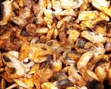 Tejfölös gombapaprikás🧅🧄🍄🌶 nokedlivel recept fázis 2 fotója