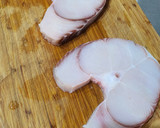 Foto del paso 1 de la receta: Tintorera en salsa de tomate
