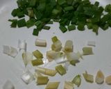 Foto del paso 4 de la receta: Cebolla de verdeo con papines y huevo