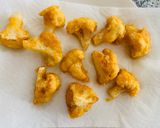 Hình bước làm 2 của món Bông cải trắng chiên giòn