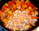 Foto langkah ke 3 dari resep Tomato Chicken Stew / Bistik Ayam Pedas.