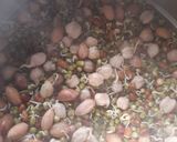 A picture of step 1 of Steamed sprouts salad.