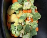 Foto del paso 1 de la receta: Verduras y merluza al vapor en mambo
