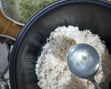 Foto langkah ke 7 dari resep Nasi Tim Rice Cooker dengan Kuah Kaldu Ayam.