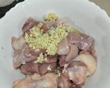 Foto del paso 1 de la receta: Arroz meloso de pollo al ajillo
