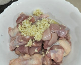 Foto del paso 1 de la receta: Arroz meloso de pollo al ajillo