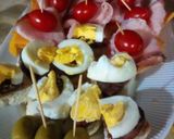 Foto del paso 2 de la receta: Pinchos de fiambre y empanadas copetín 🍡🥟🥂