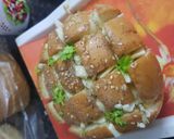A picture of step 5 of Pull over garlic bread.