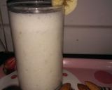 A picture of step 4 of Banana milkshake.
