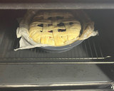 Foto del paso 8 de la receta: Tarta de ruibarbo y frutos rojos con base de galletas lotus