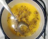 Fokhagymás-vajas-bazsalikomos sült csirkecombok hagymás törtburgonyával, párolt lilakáposztával recept fázis 2 fotója