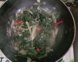 Foto langkah ke 2 dari resep Oseng daun pepaya.