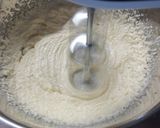 Foto del paso 2 de la receta: Receta fácil de pastel de fresa