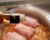 Foto del paso 4 de la receta: Contra muslos de pollo rellenos de jamón y queso en salsa