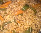 صورة لخطوة 3 من وصفة إندومي على طريقتي 😋😍