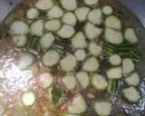 Foto langkah ke 1 dari resep Bening Oyong Bakso.
