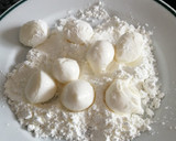 Foto del paso 4 de la receta: Bolitas de Mozzarella rebozadas