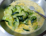 Foto del paso 6 de la receta: Tortilla de patatas y calabacín