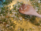 Guiso de patatas, arroz con costillas de cerdo adobadas