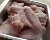 A picture of step 1 of Broasted chicken wings.