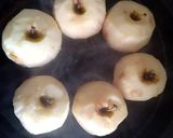 Foto del paso 2 de la receta: Manzana al vino tinto con helado de crema