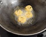 A picture of step 2 of Cheese stuffed rice fritters.