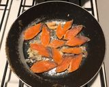 Foto langkah ke 8 dari resep Makanan AnakRoti Telur Goreng Isi Salmon.