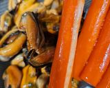 Foto del paso 2 de la receta Calabacín relleno de crema de mejillones y gambas