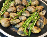 Foto del paso 2 de la receta: Tapa de almejas al romero
