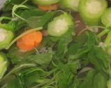 Foto langkah ke 3 dari resep Sayur Bening bayam wortel.