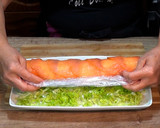 Foto del paso 13 de la receta: Tronco de Navidad de salmón en pan de molde