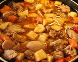 Foto del paso 6 de la receta: Patada deshueseada de pollos, en bandada, a hortalizas y demases