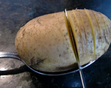 Foto del paso 1 de la receta: Patatas hasellback con carne adobada