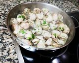 Foto del paso 2 de la receta: Fabas con almejas (Alubia asturianas)