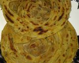 A picture of step 3 of Garlic Coriander Lachha Paratha.