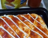 Foto langkah ke 3 dari resep Pizza Barbeque Cheese Mayo.