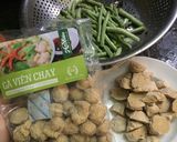 Hình bước làm 1 của món Gà viên chay xào đậu que