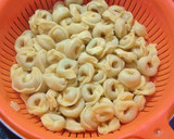 Foto del paso 2 de la receta: Tortellini en crema de almendras