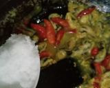 Foto langkah ke 5 dari resep 37. Tumis Kerang Bumbu Iris dan Parut.
