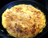 Foto del paso 3 de la receta Tortilla de huevo con lascas de calabacín y copos de cebolla seca