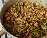 A picture of step 4 of Mushrooms and Asparagus with Bacon.