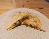 Foto del paso 4 de la receta: Piadinas con bacon, champiñones, verduras y queso