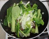 Hình bước làm 3 của món Mì trứng xào thịt bò