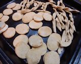 Foto del paso 1 de la receta: Grisines y galletas saborizadas