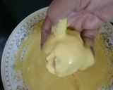 A picture of step 3 of Egg bonda.