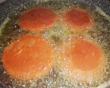 Foto del paso 4 de la receta: Medallón de masa de croquetas relleno de jamón y queso