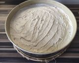 Biszkopt z owocami i kremem straciatella krok przepisu 3 zdjęcie