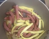 Foto langkah ke 3 dari resep Kids menu : Tumis jagung putren dan sosis.