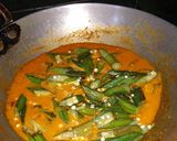 A picture of step 2 of Dahi bhindi(curd okra).