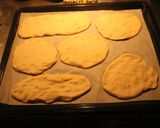Foto del paso 2 de la receta: Foccacciasss de jueves con ragú (este ragú es apetito o hambre)